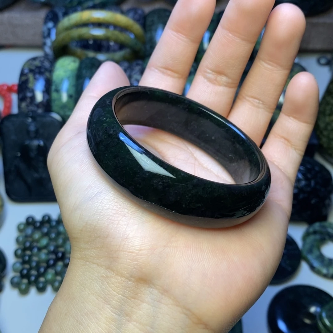 秦***岭蛇纹石玉未镶嵌颈饰