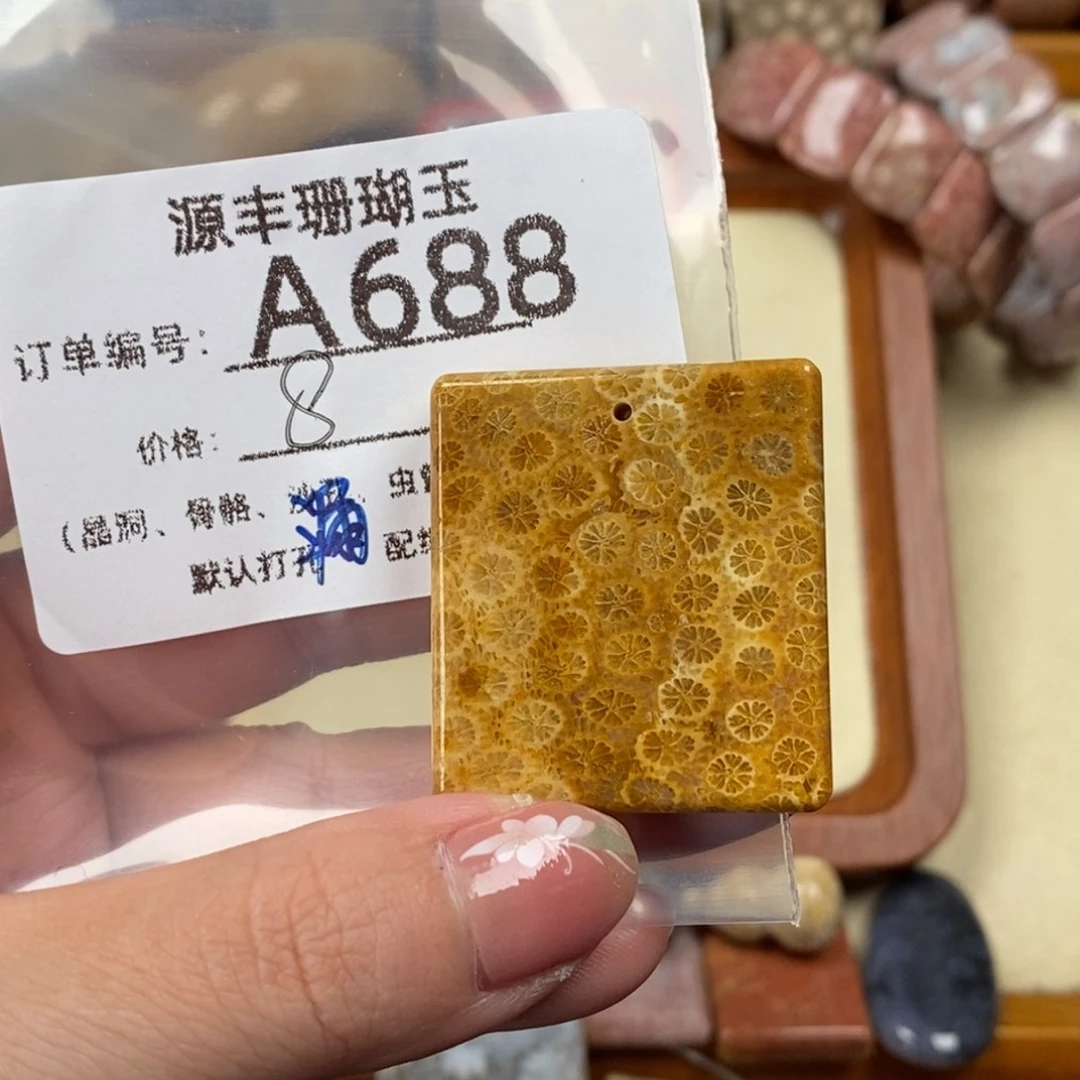 p***t硅化玉未镶嵌颈饰