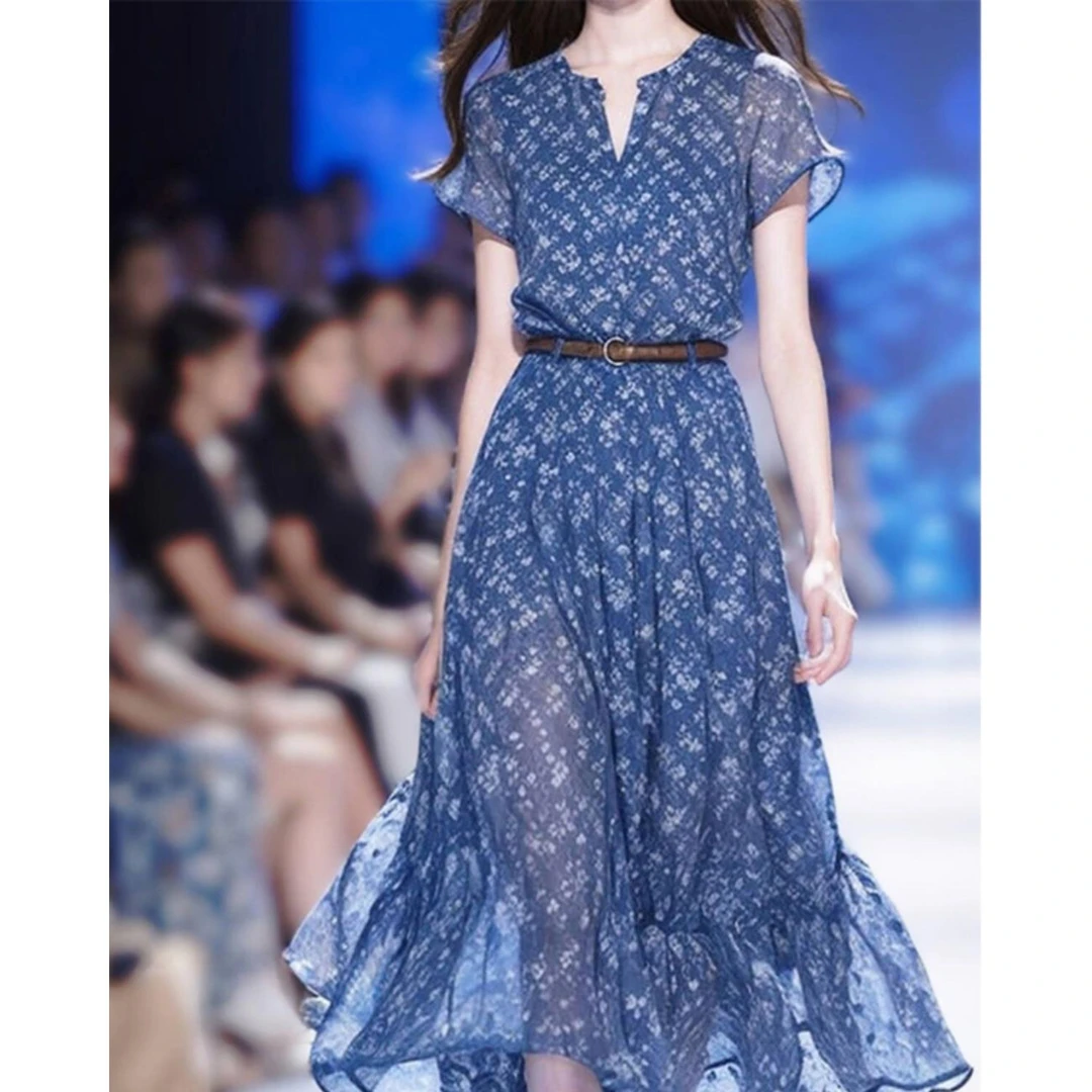 2025夏新款茶歇法式正式场合气质显瘦超好看蓝色印花连衣裙子女装