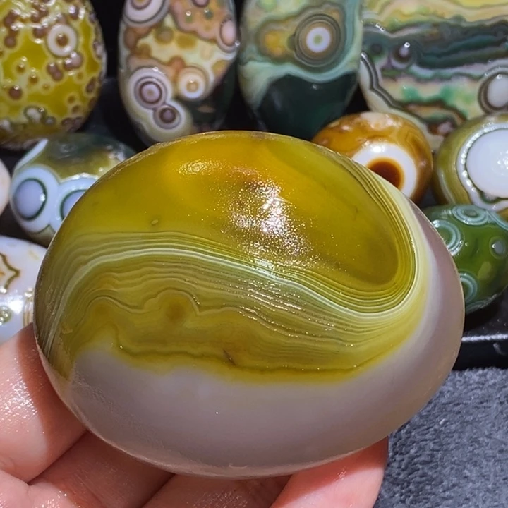 毛***记玛瑙/玉髓未镶嵌珠宝半成品