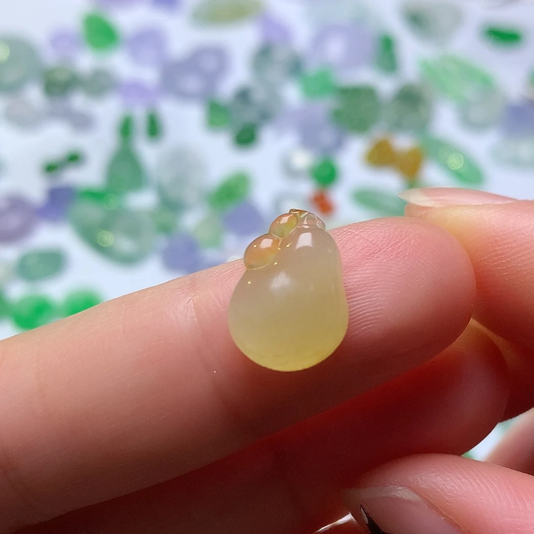 翡翠未镶嵌颈饰瓜