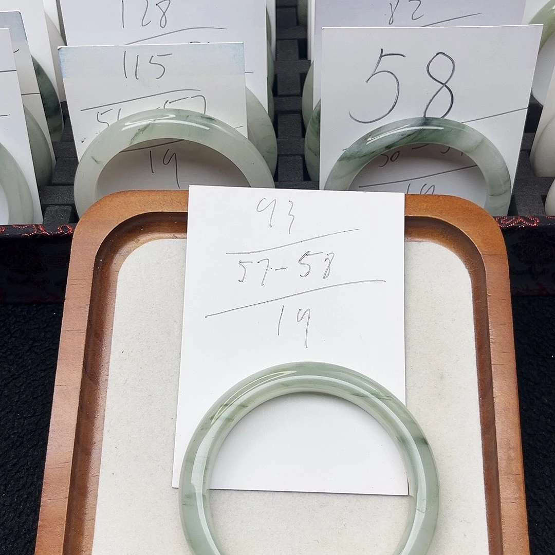 石英质玉未镶嵌手镯93