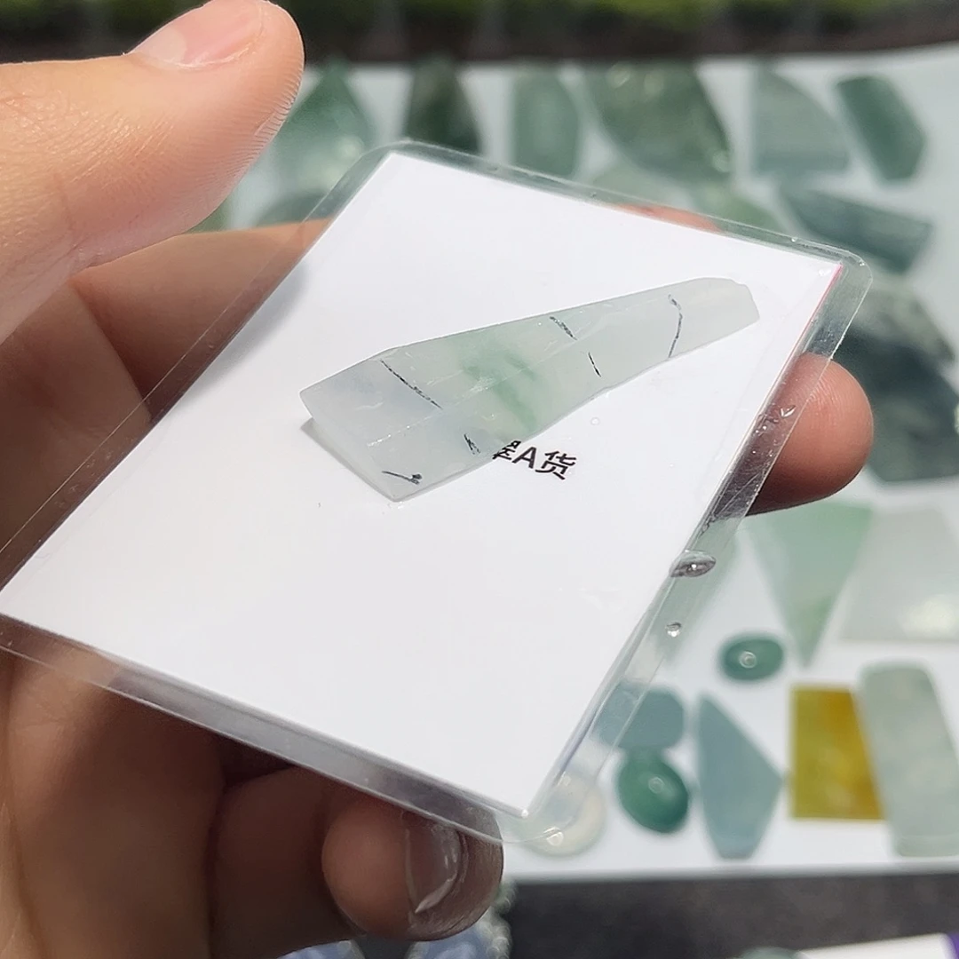 翡翠未镶嵌颈饰35889