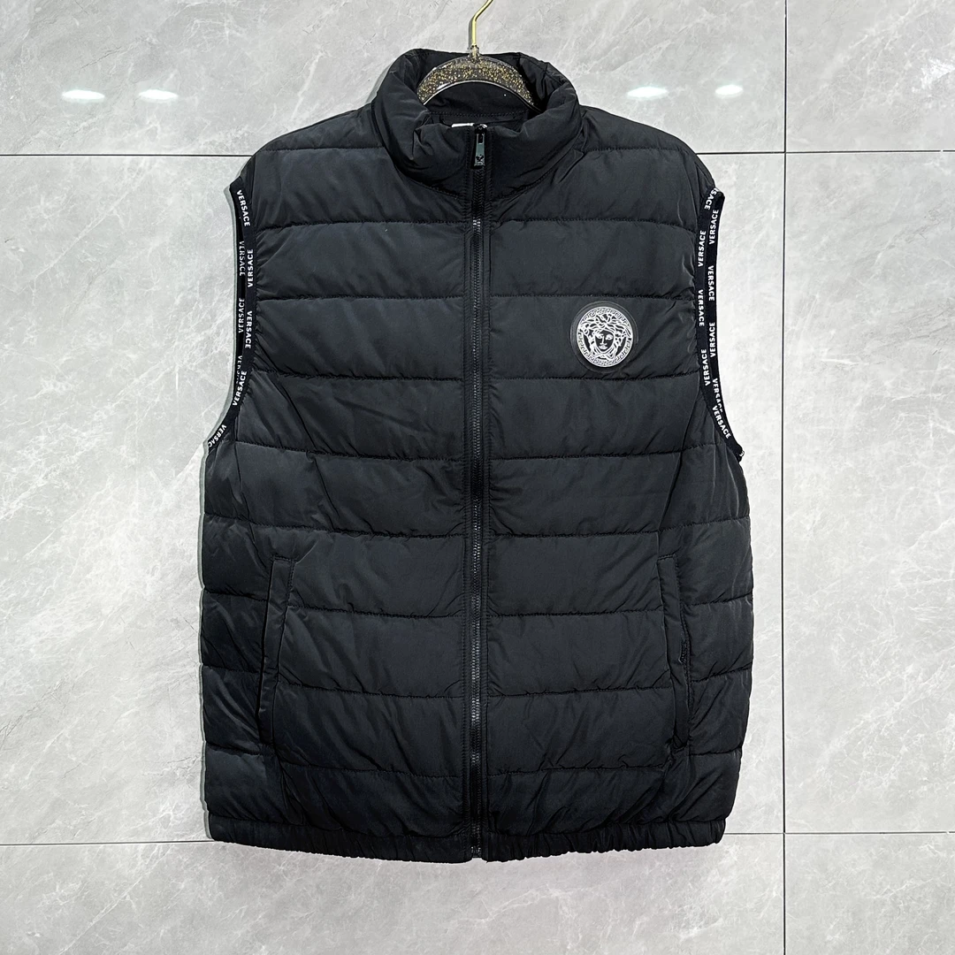 99新 VERSACE/范思哲 46码 薄款黑色羽绒马甲0044