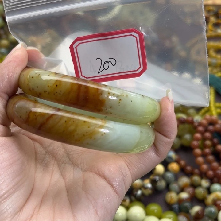 小***句蛇纹石玉未镶嵌手链