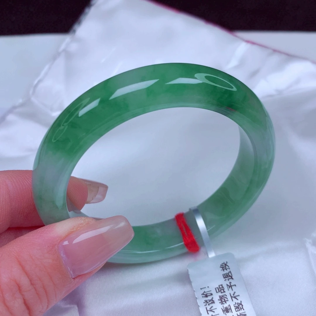 翡翠未镶嵌手镯手镯