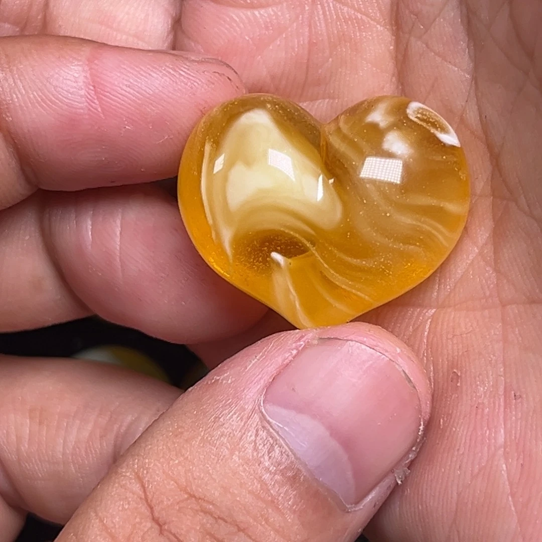 琥珀未镶嵌裸石蜜蜡屁桃6克