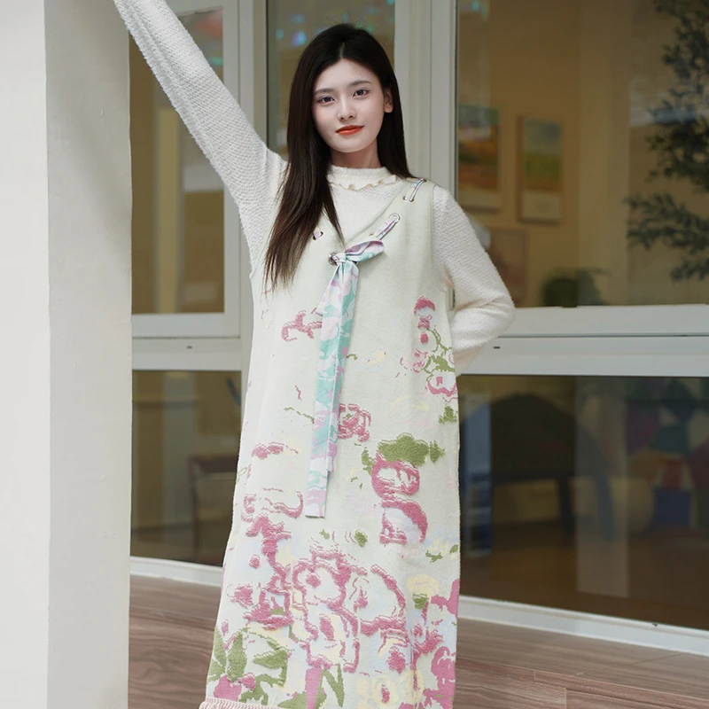 两三事梵高文艺梦中花园2024冬季新款花卉毛巾绣无袖毛衣裙连衣裙