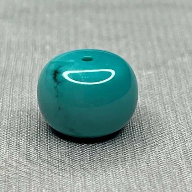 绿松石老型鼓型，尺寸13x9.4mm重2.74克