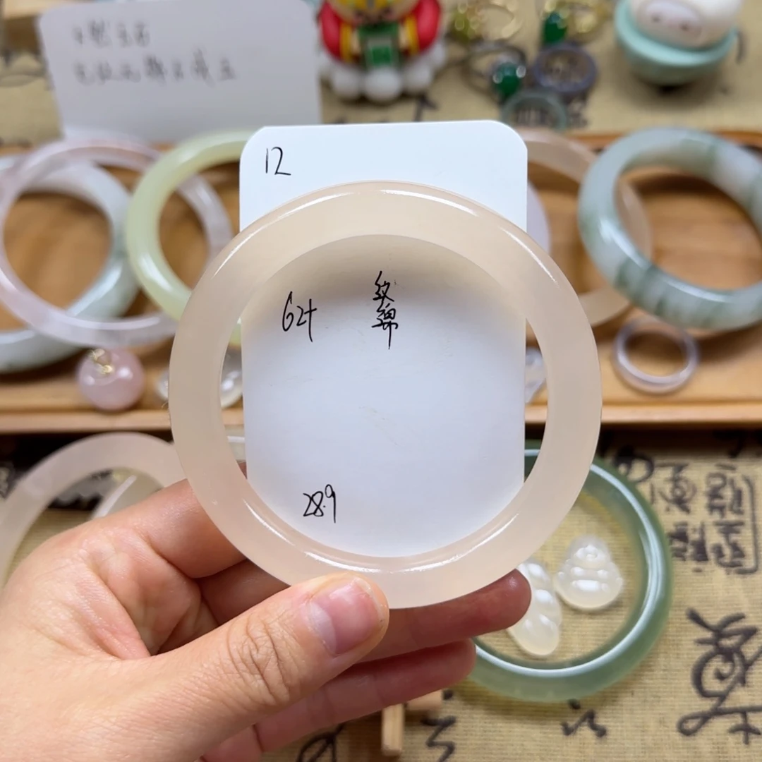 石英质玉手镯未镶嵌12