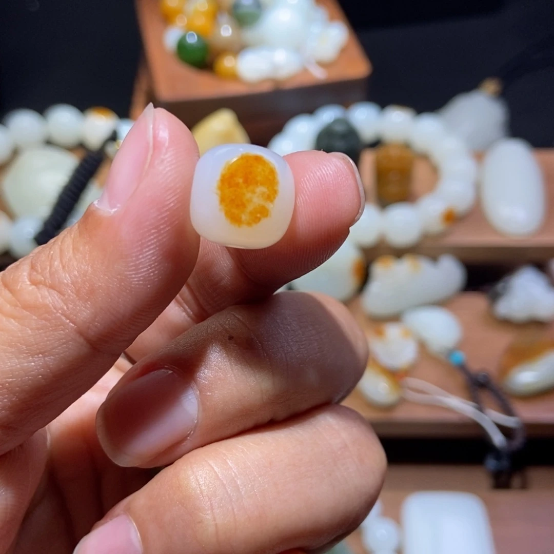 无***神和田玉未镶嵌颈饰