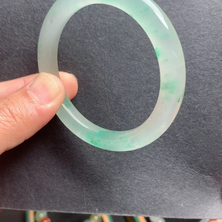 未镶嵌手镯石英质玉