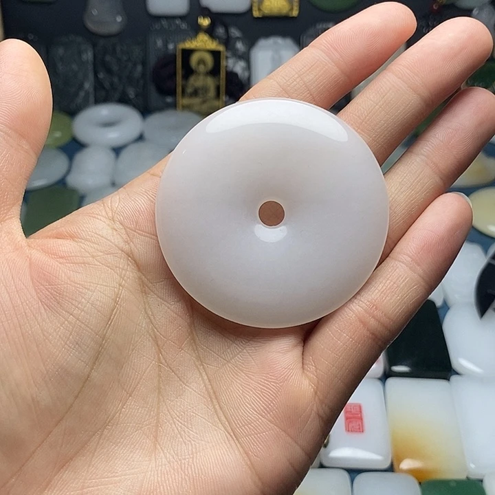 石英质玉（金丝玉）未镶嵌颈饰