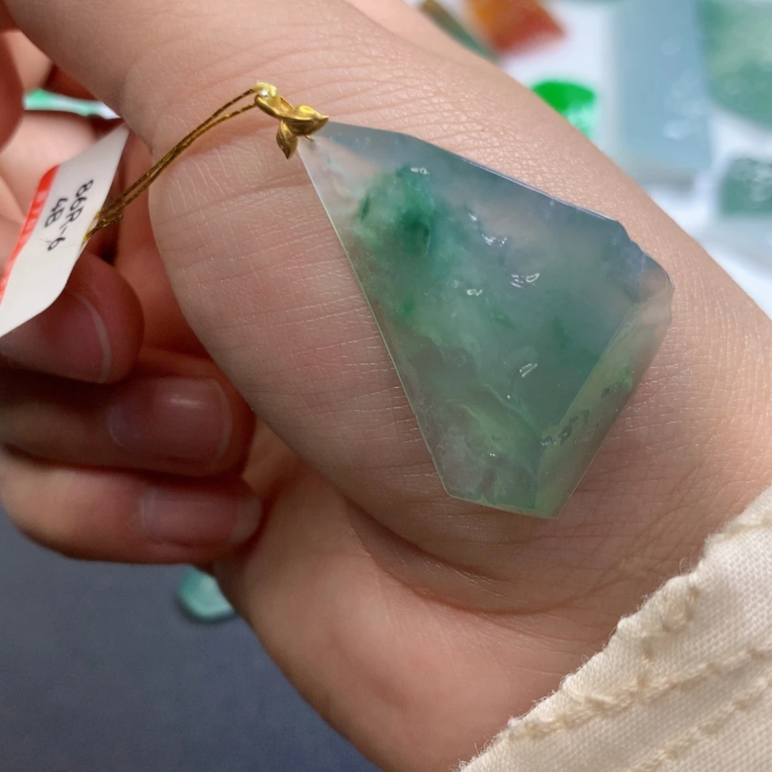 【闪购商品】翡翠吊坠(不含链)未镶嵌