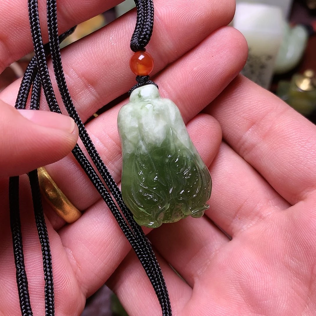 蛇纹石玉颈饰未镶嵌