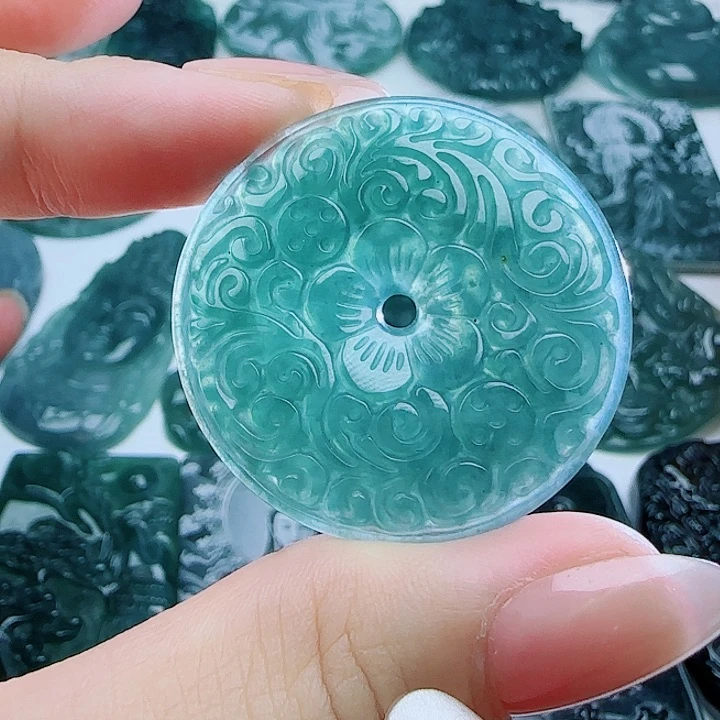 翡翠未镶嵌颈饰多样性发货天然的A货翡翠