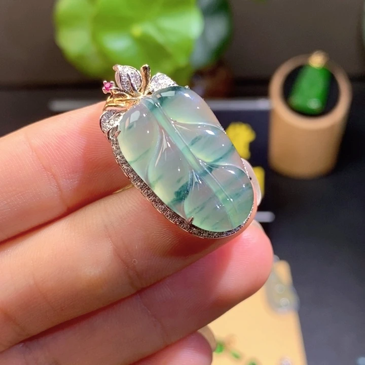 翡翠未镶嵌颈饰吊坠