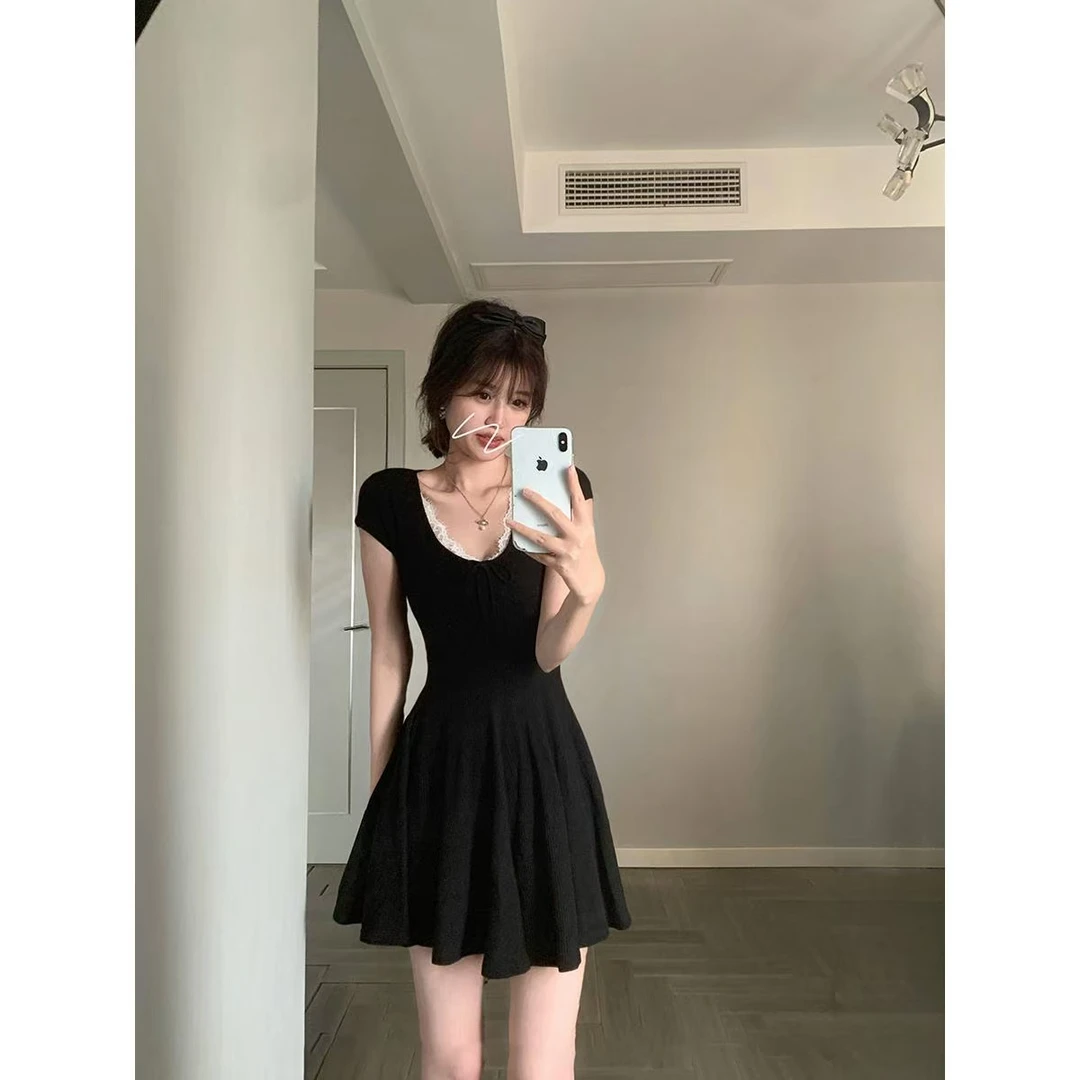 纯欲甜辣妹设计感花边短袖连衣裙女春夏新款蝴蝶结方领针织短裙子