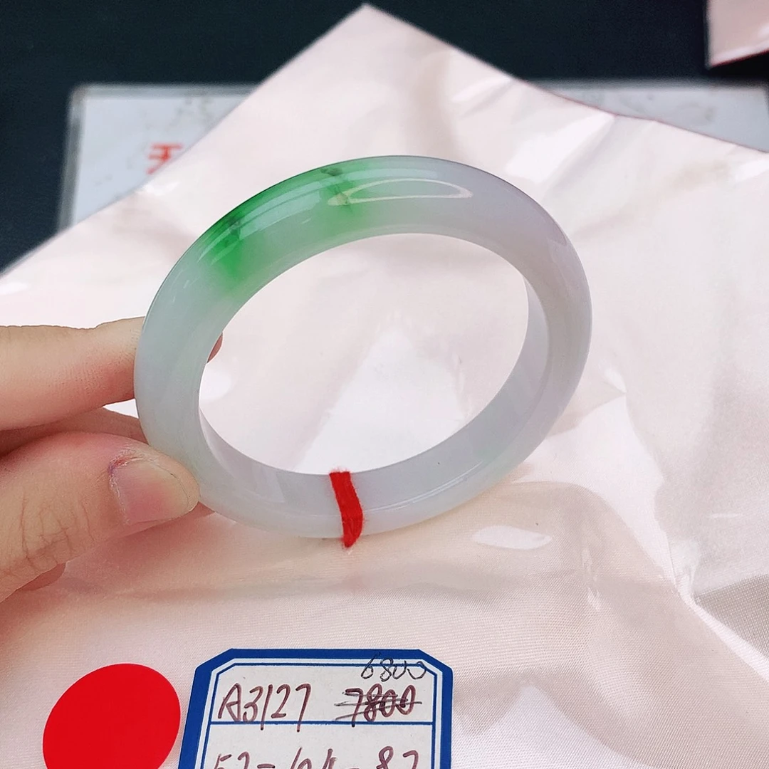翡翠手镯未镶嵌翡翠