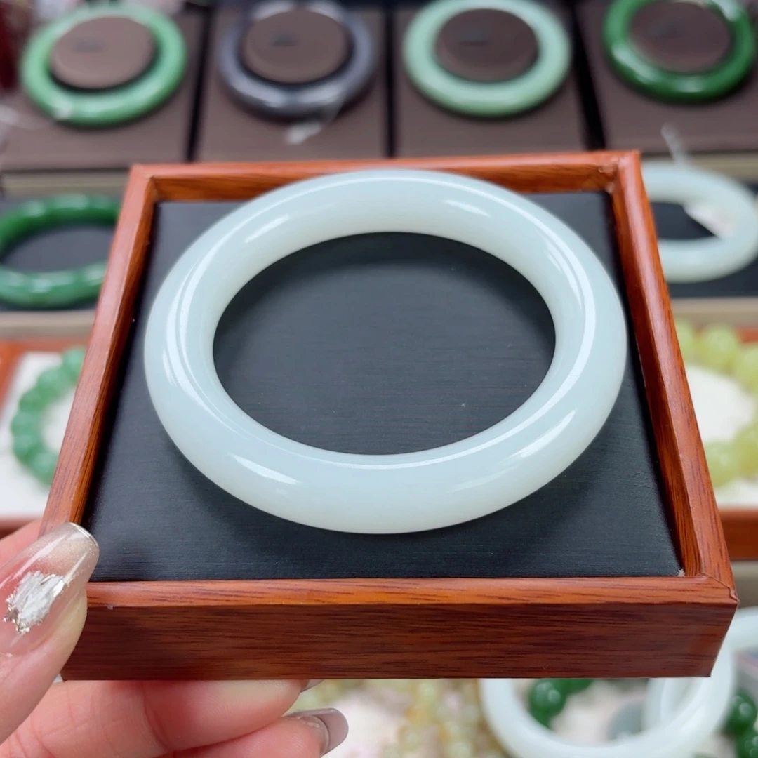 和田玉手镯57.4未镶嵌木**盟