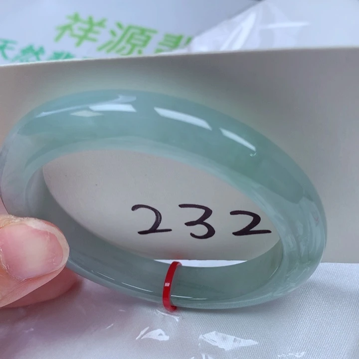 翡翠手镯未镶嵌翡翠