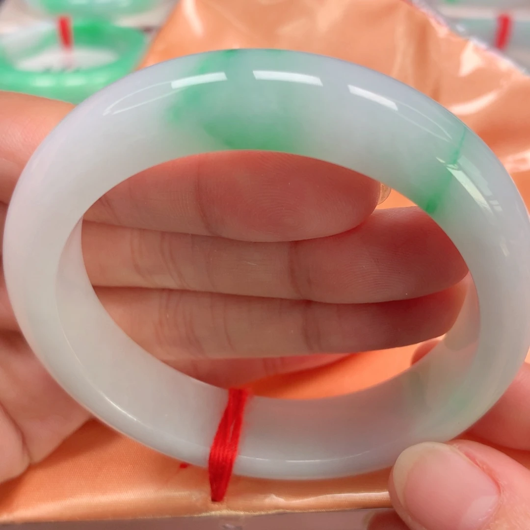 翡翠未镶嵌手镯宽版冰胶细腻白底青