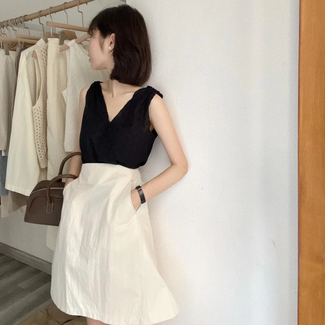 法式外穿黑色吊带背心夏季新款气质半身裙V领打底短款ins别致上衣