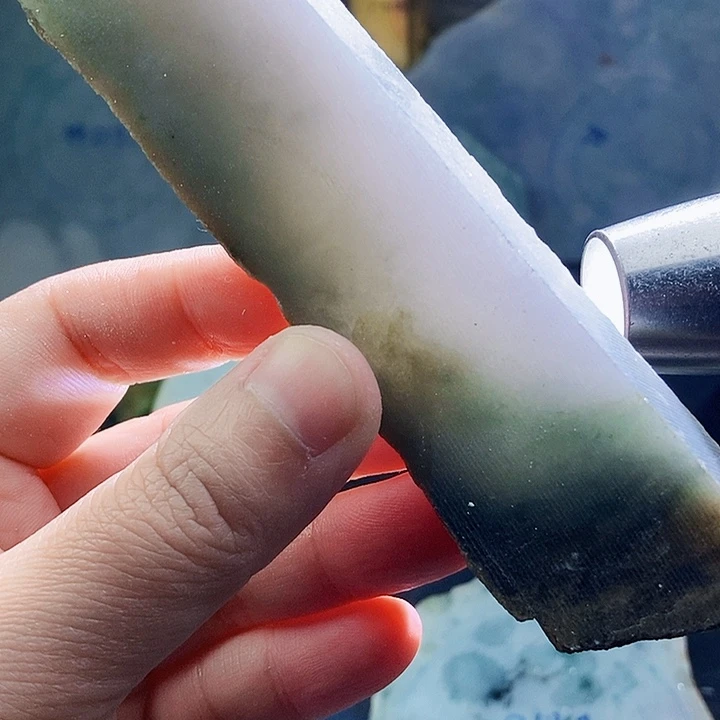 翡翠未镶嵌颈饰毛料46