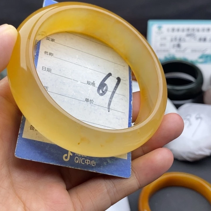 未镶嵌手镯石英质玉