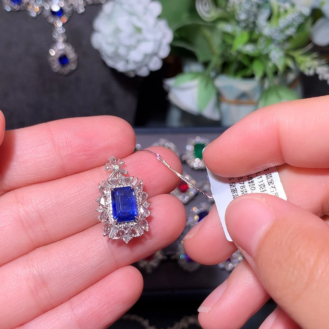 蓝宝石吊坠18K金镶嵌