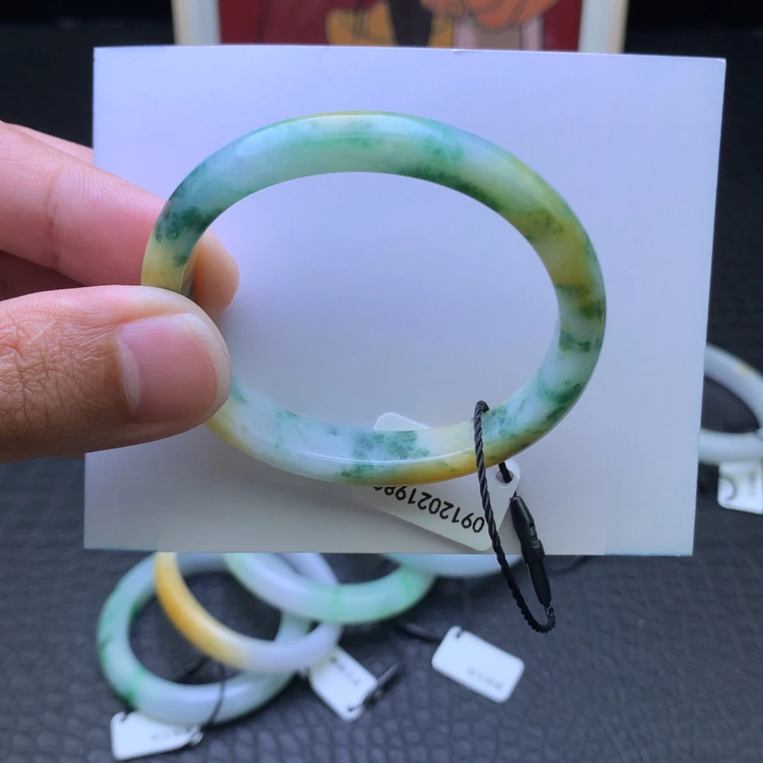 未镶嵌手镯（贵妃镯）翡翠成品