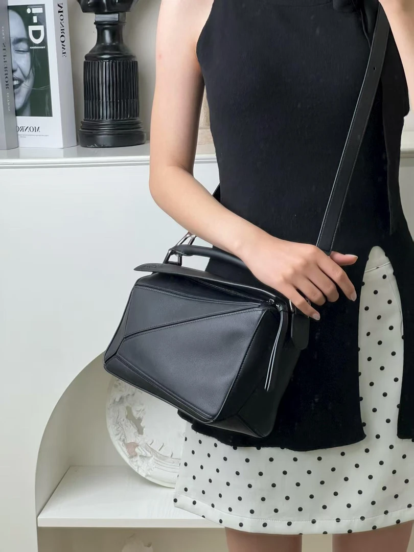 99新 LOEWE/罗意威 puzzle几何mini黑色斜挎包/99新/优选