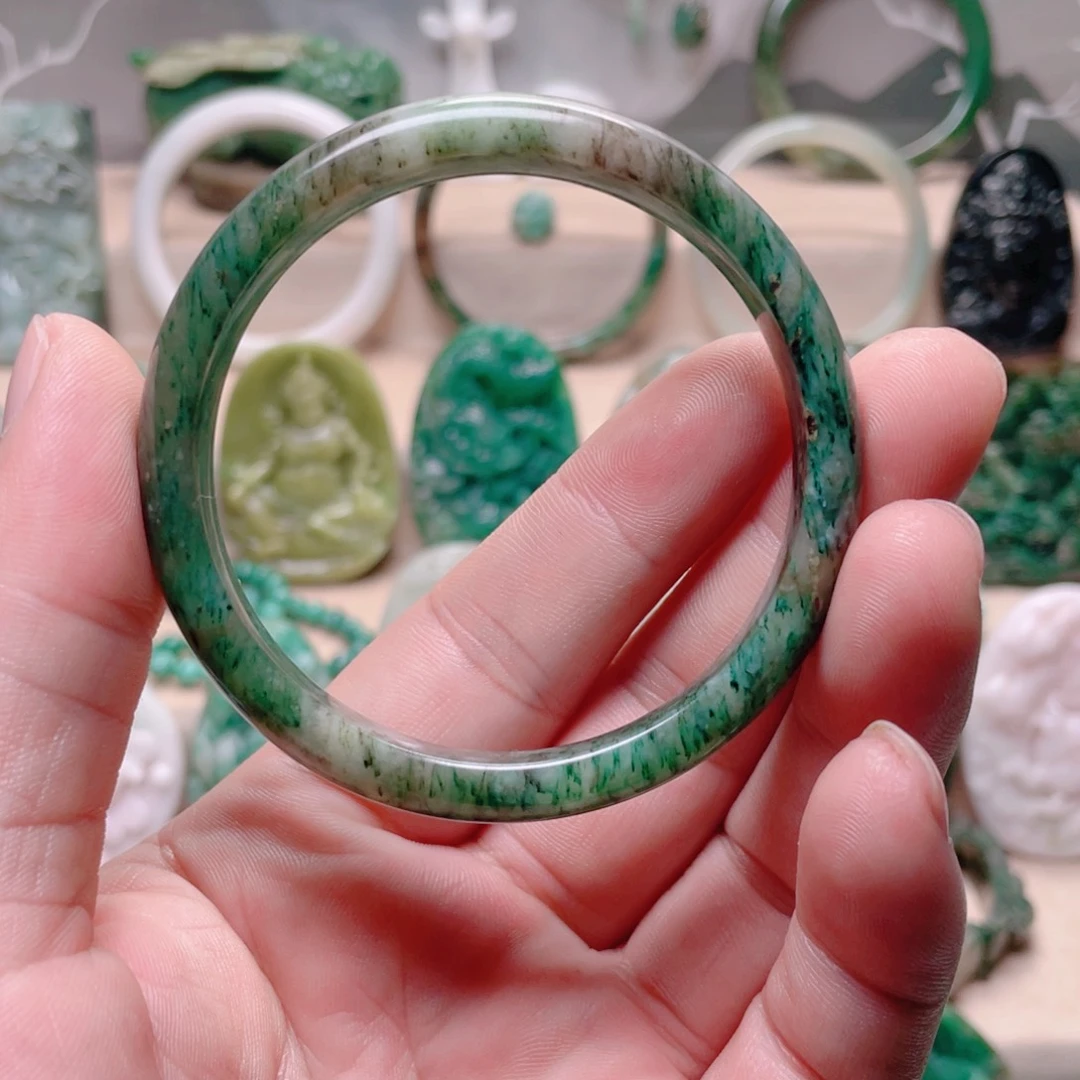 独山玉未镶嵌手镯