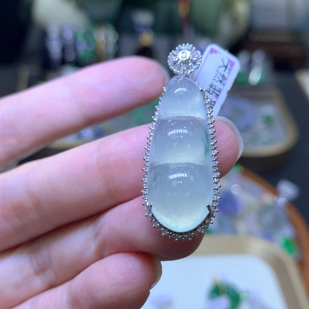 翡翠18K金镶嵌颈饰翡翠吊坠项链