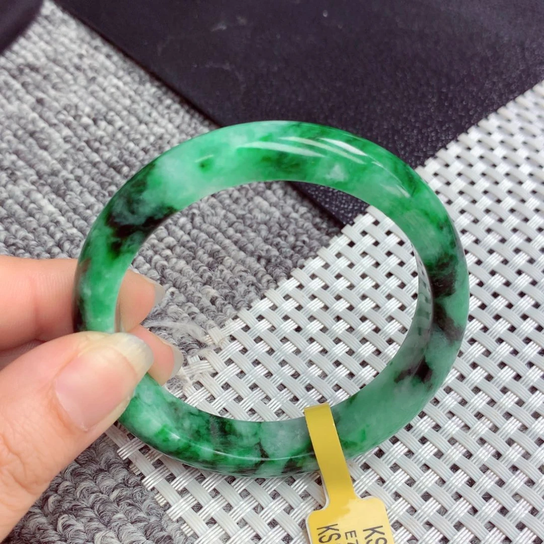 翡翠手镯未镶嵌缅甸