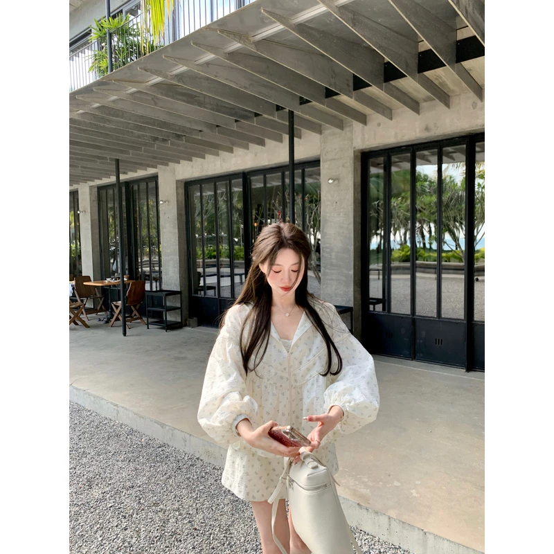 萌萌Ja」满分春日 露思feel飘逸感碎花小清新防晒外套短裤套装女