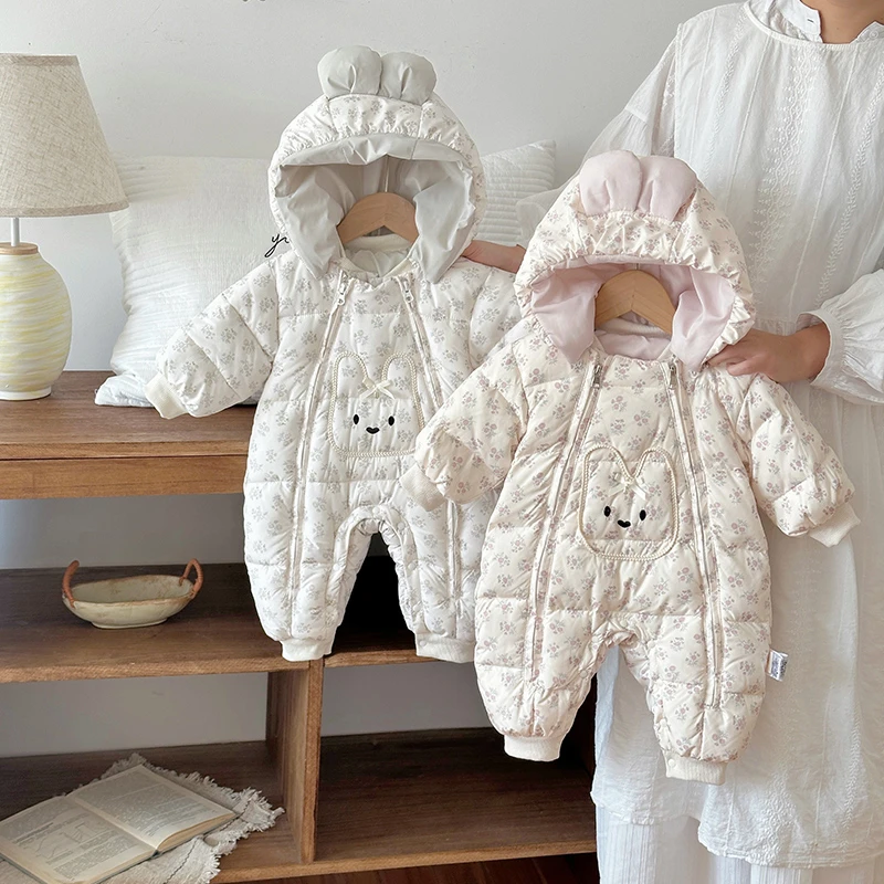 LL白鸭绒婴儿连体衣冬装加厚保暖小月龄小清新宝宝羽绒哈衣25R518