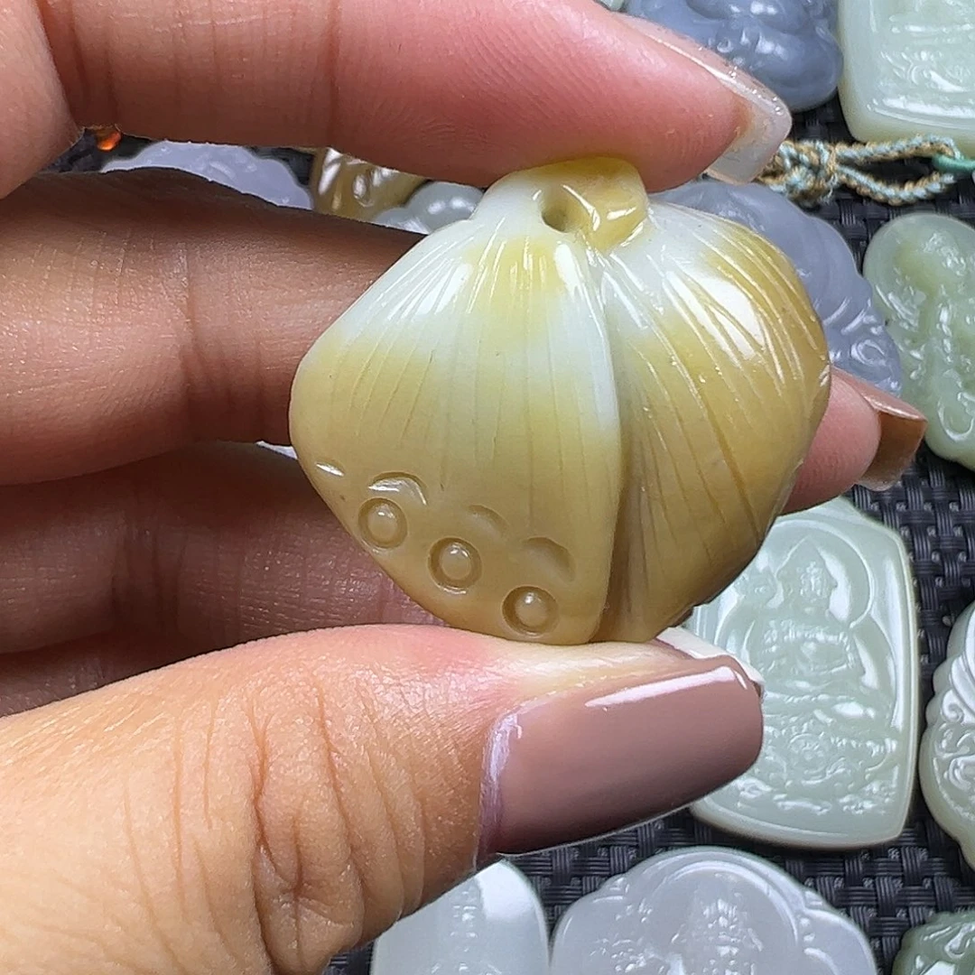 和田玉未镶嵌颈饰卡30
