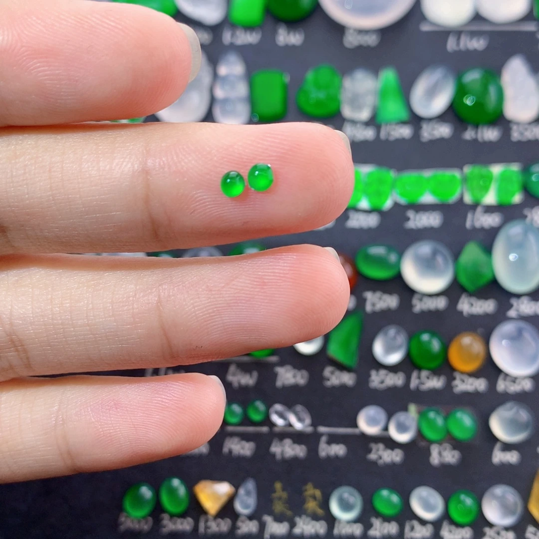 翡翠未镶嵌颈饰小绿蛋面