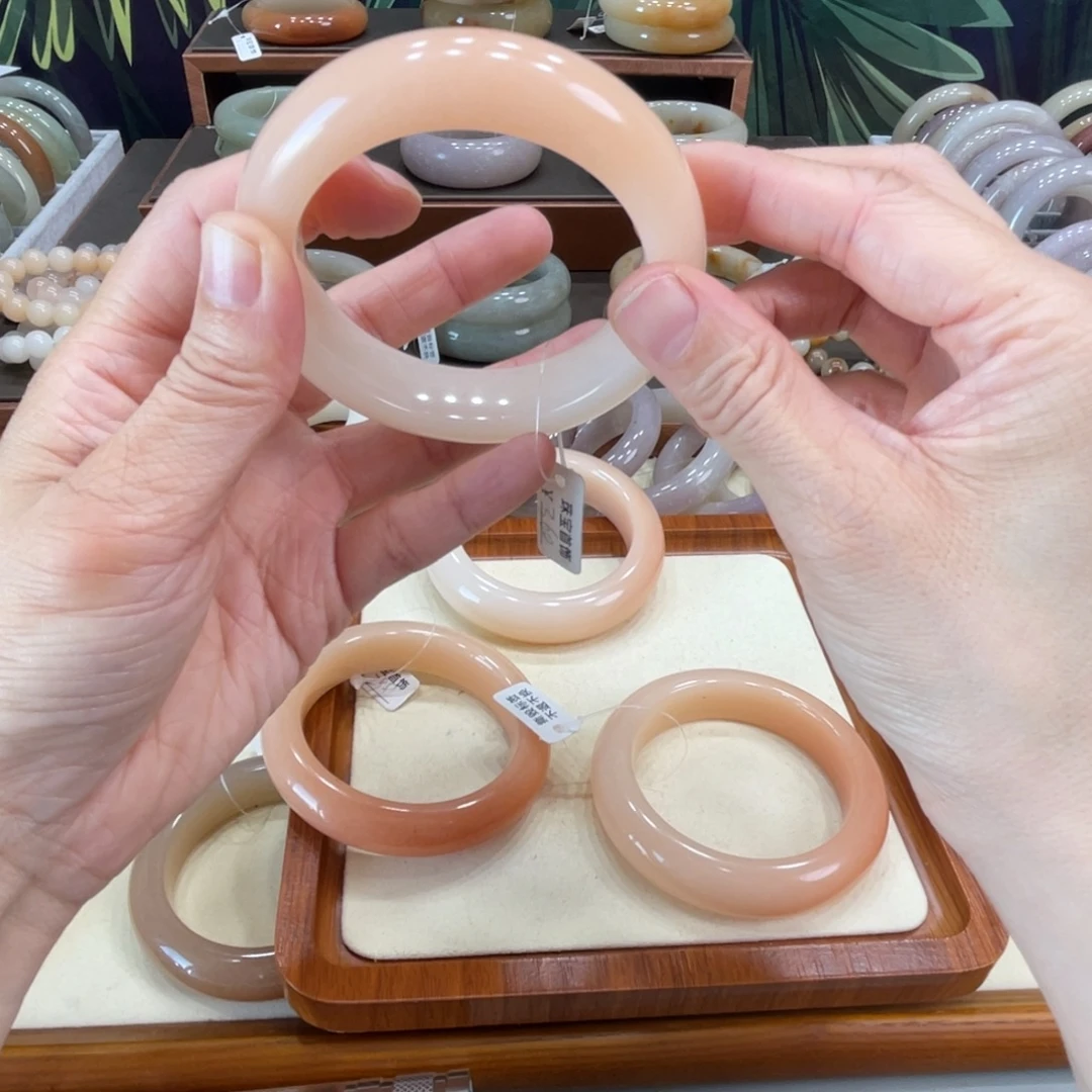 哏***铁石英岩玉未镶嵌手镯