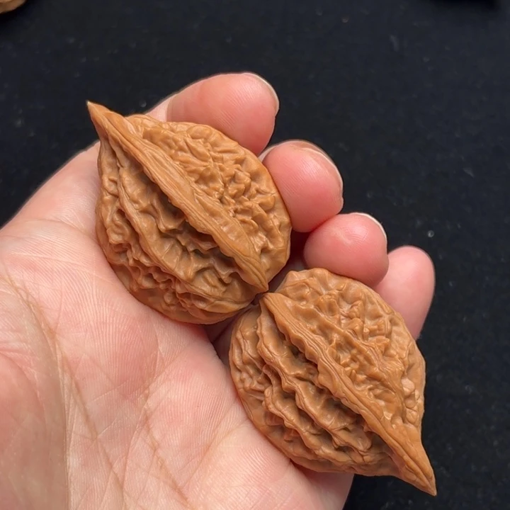 文玩核桃吊坠油腊鸡32.32.45