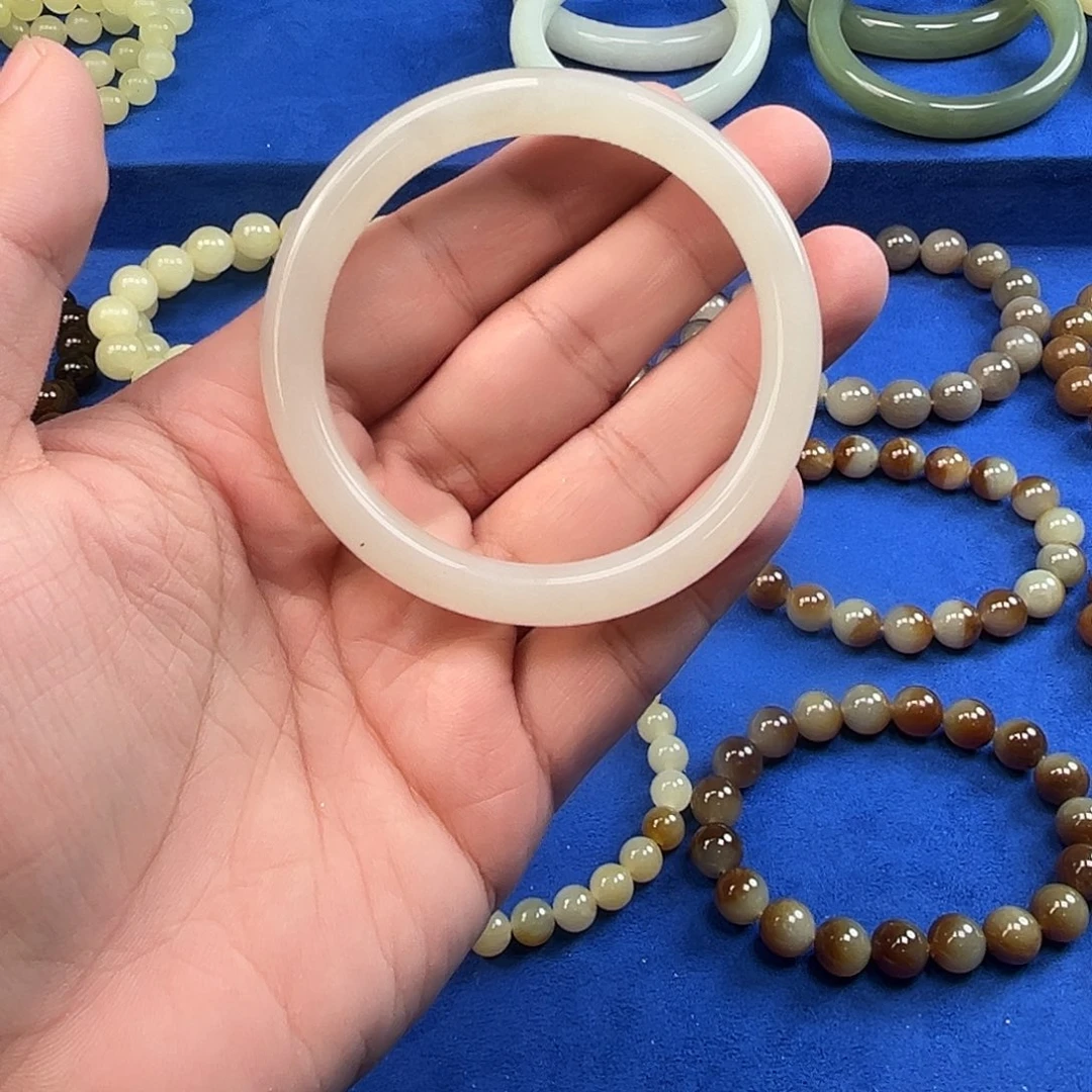 和田玉未镶嵌手镯