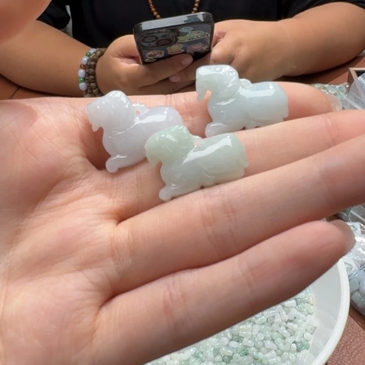 未镶嵌挂件翡翠福利1个，不包邮，拍一单邮费发货