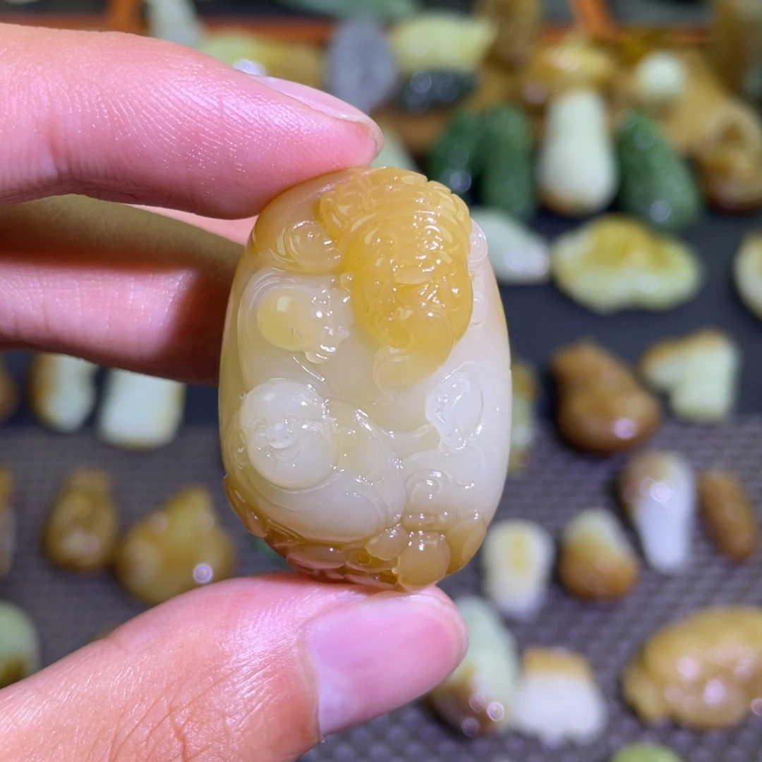 颈饰未镶嵌和田玉且末糖白财富一生吊坠