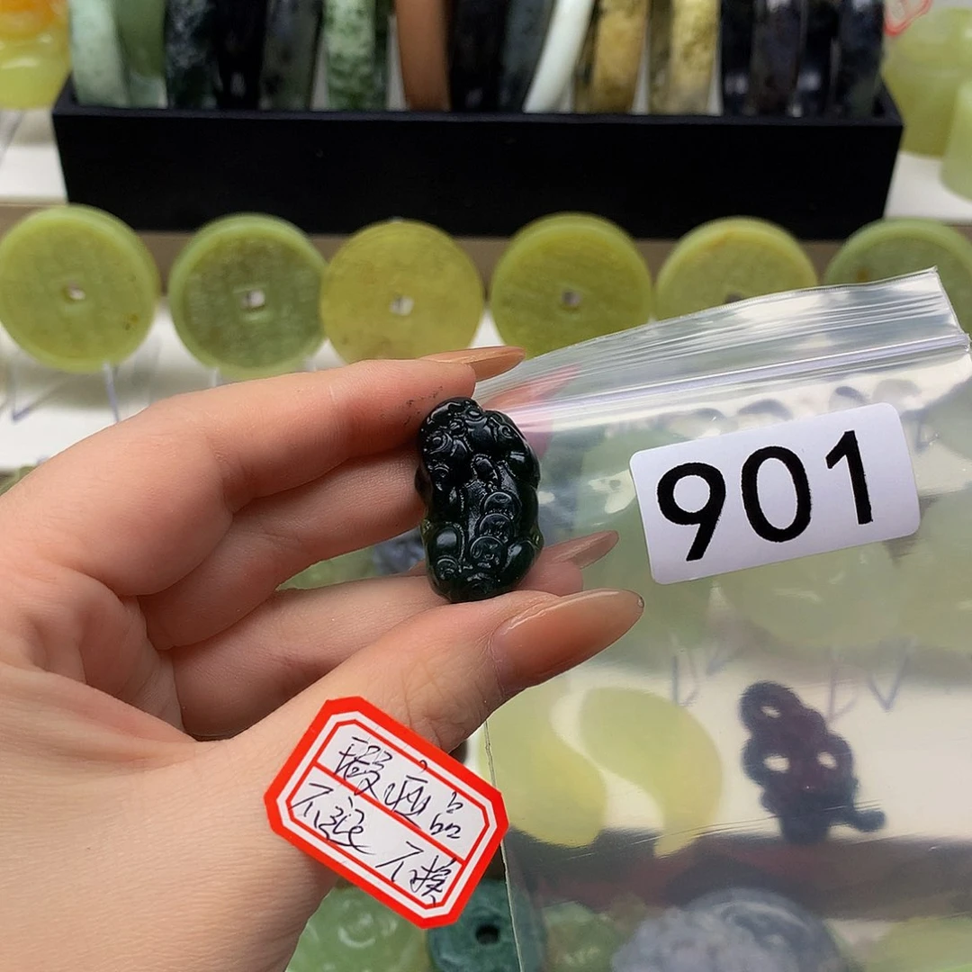 蛇纹石玉颈饰未镶嵌冬*祭