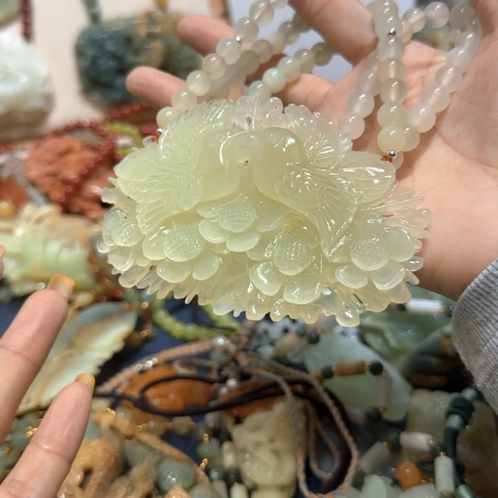 未镶嵌蛇纹石玉吊坠