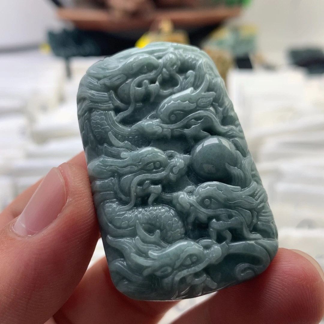 颈饰未镶嵌翡翠龙牌