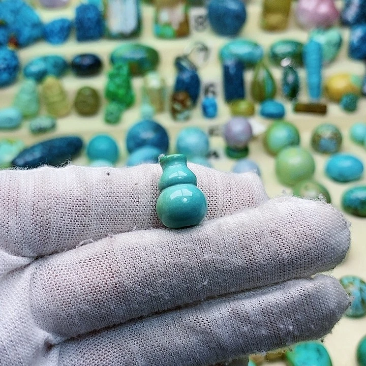 绿松石配饰未镶嵌