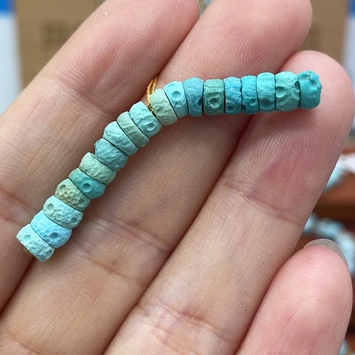 乔***伊绿松石未镶嵌珠宝奇石