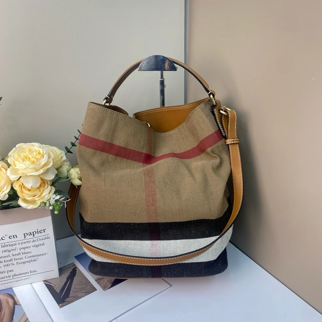 95新 BURBERRY/博柏利 巴宝莉水桶包